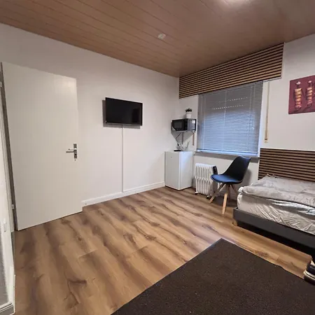 Komfortzimmer #5 Fuer Zwei Reisende Mit 2 Betten, Gemeinschafts Bad Und Kueche