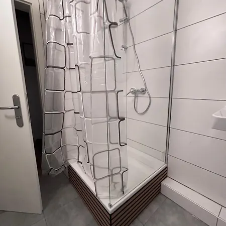 Lejlighed Komfortzimmer #5 Fuer Zwei Reisende Mit 2 Betten, Gemeinschafts Bad Und Kueche