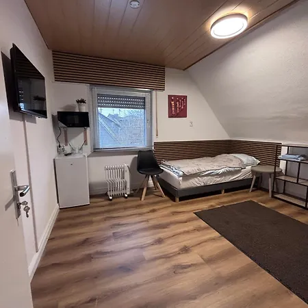 Komfortzimmer #5 Fuer Zwei Reisende Mit 2 Betten, Gemeinschafts Bad Und Kueche Lejlighed Netphen