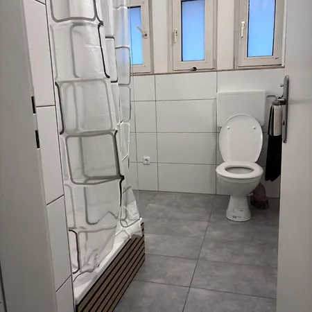 Komfortzimmer #5 Fuer Zwei Reisende Mit 2 Betten, Gemeinschafts Bad Und Kueche Lejlighed Netphen