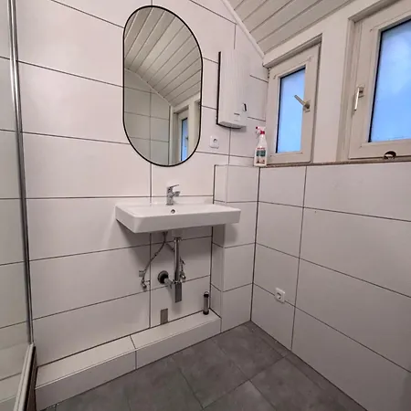 Komfortzimmer #5 Fuer Zwei Reisende Mit 2 Betten, Gemeinschafts Bad Und Kueche * Netphen