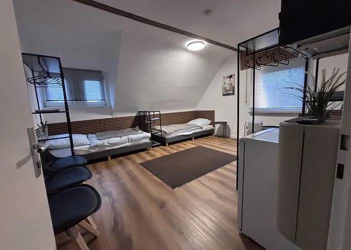 Komfortzimmer #5 Fuer Zwei Reisende Mit 2 Betten, Gemeinschafts Bad Und Kueche * Netphen