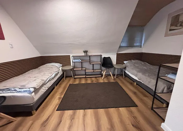 Komfortzimmer #5 Fuer Zwei Reisende Mit 2 Betten, Gemeinschafts Bad Und Kueche *