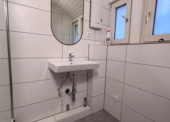 Komfortzimmer #5 Fuer Zwei Reisende Mit 2 Betten, Gemeinschafts Bad Und Kueche * Netphen